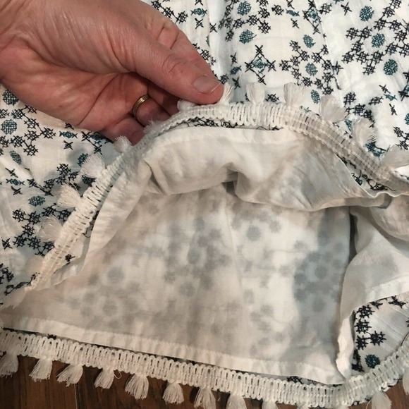 Bob Timberlake Women's sz Med embroidered white blue tassel fringe shorts 4" - Picture 3 of 9